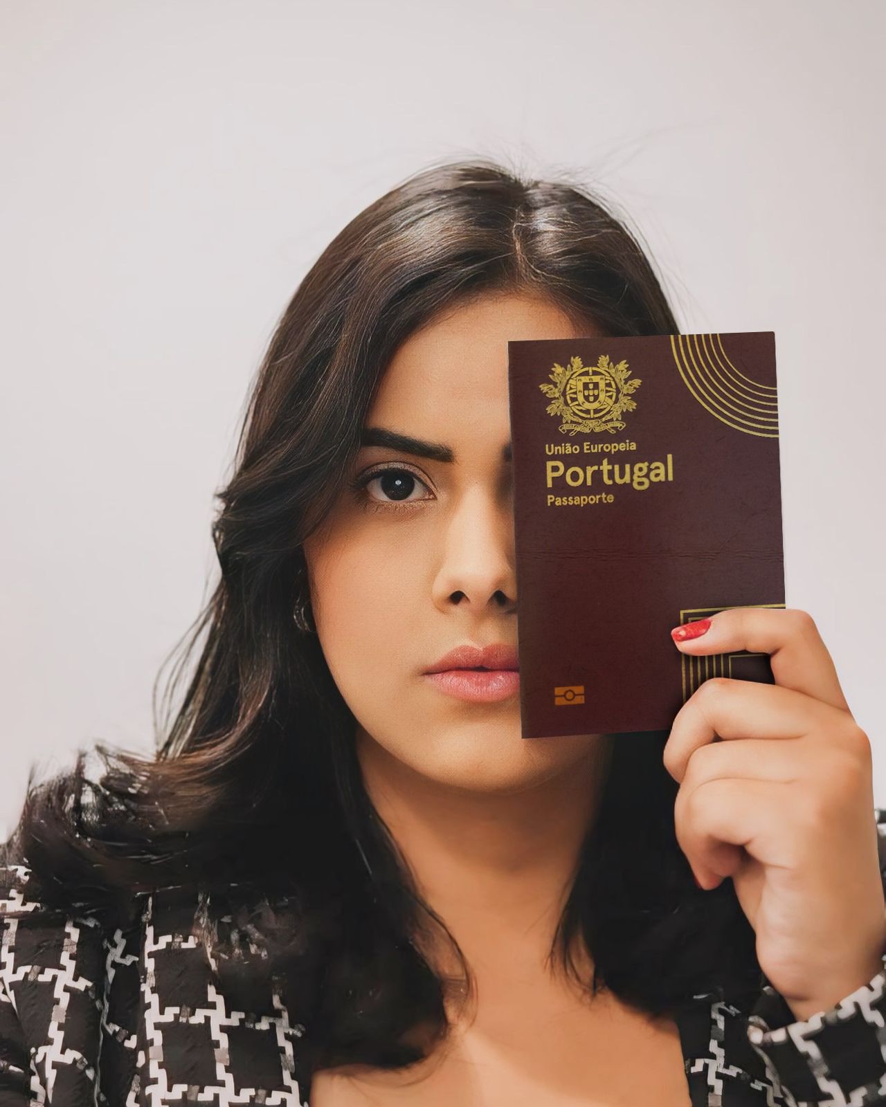 Lorrane Rodrigues com Passaporte Português